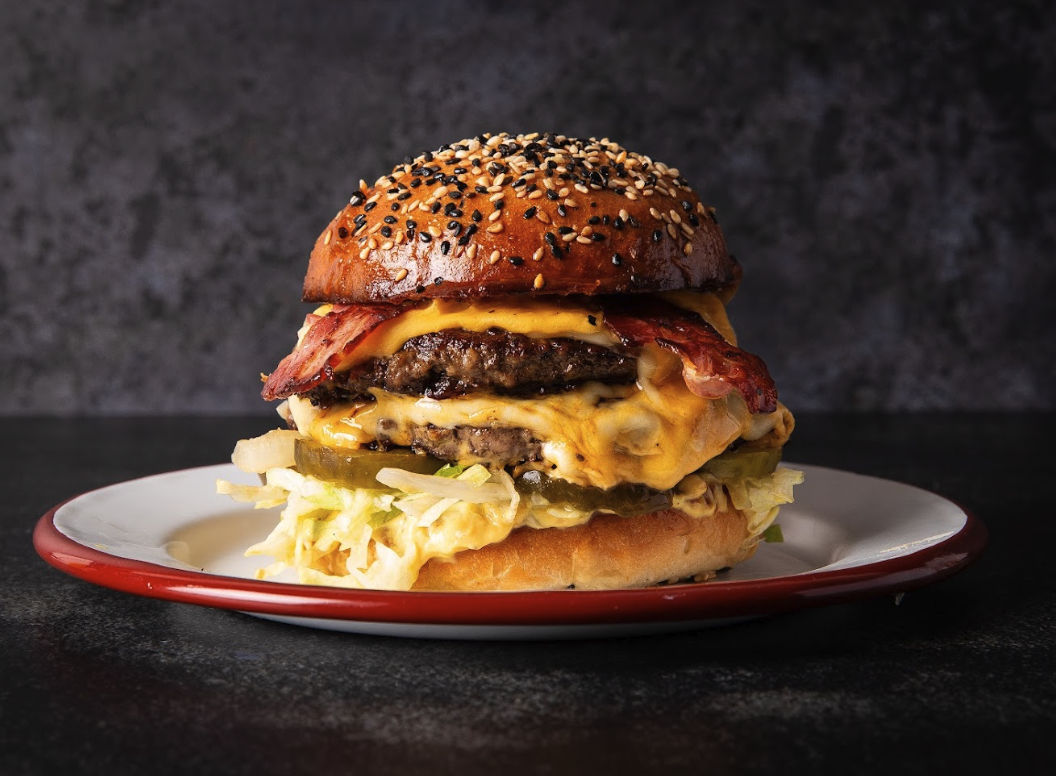 Bacon cheeseburger with lettuce